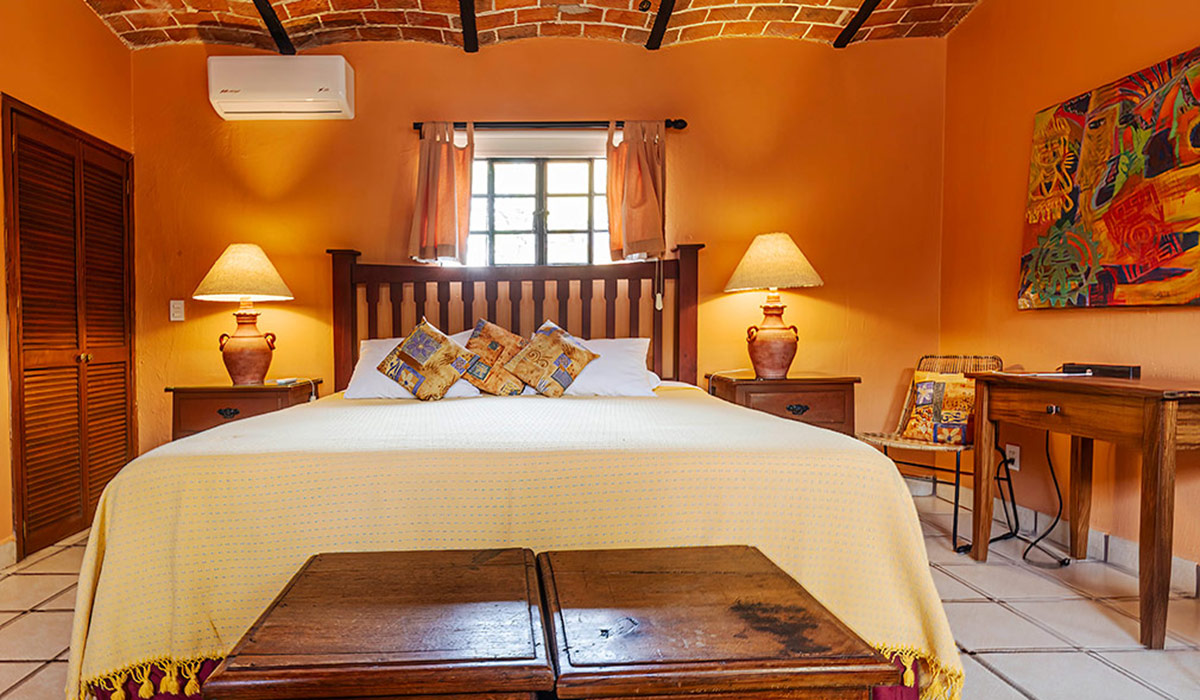 room 5 bed straight on