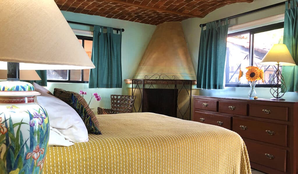 Las Margaritas Queen Room