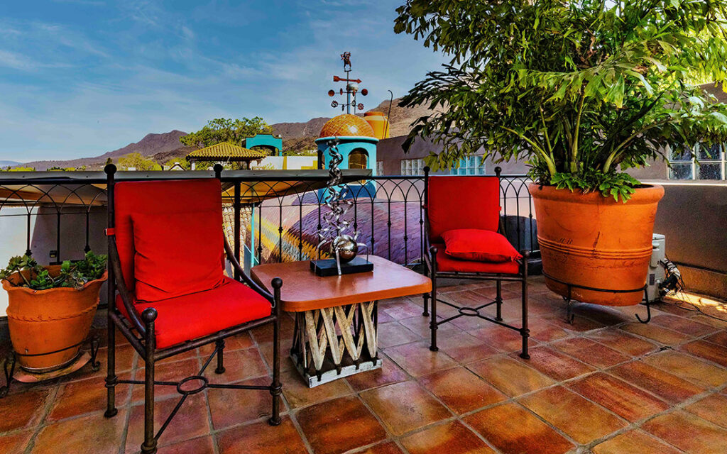mirador sitting area